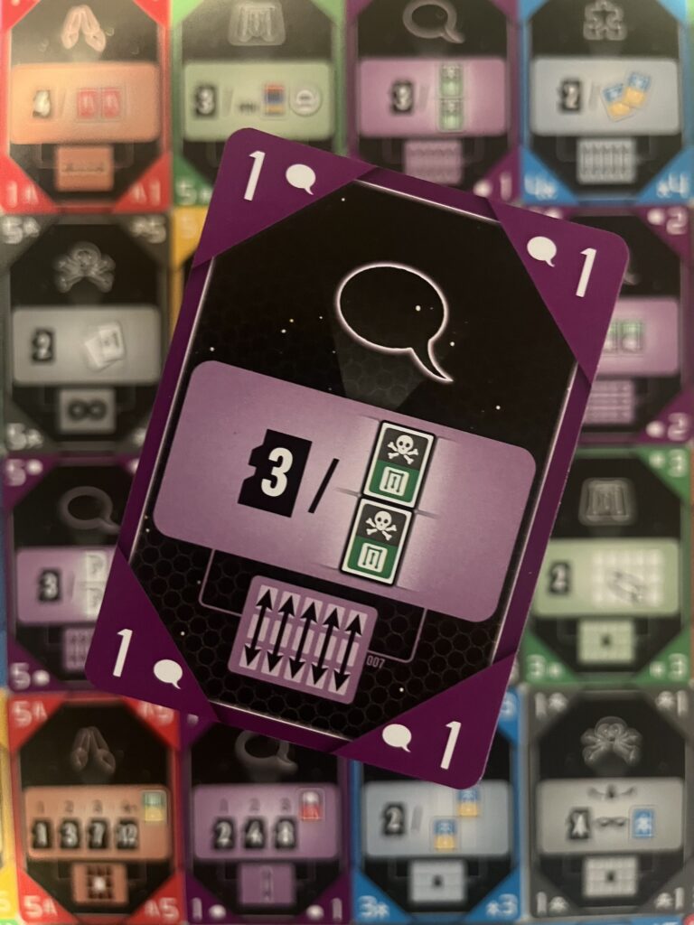 Une carte violette marquant trois points par colonne si deux cartes noires et/ou vertes se touchent.