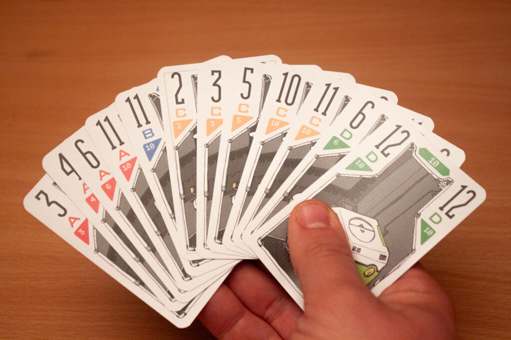 Une main de départ, avec 12 cartes.