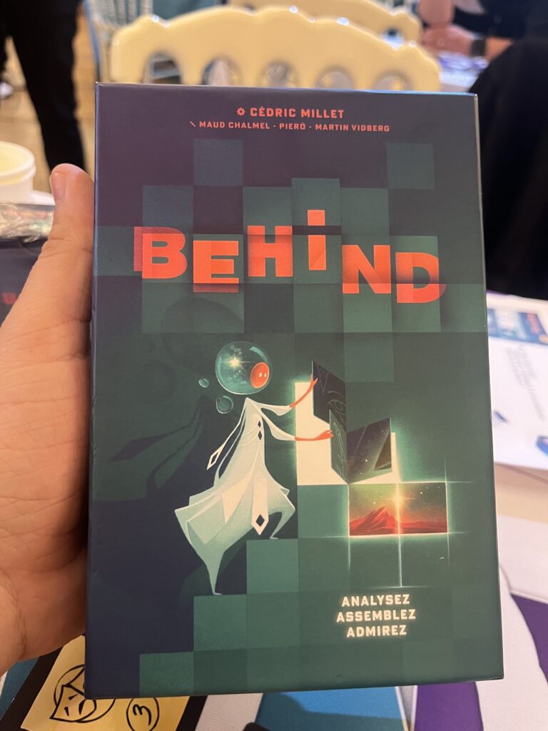 La boîte finale de Behind, avec ses trois enquêtes à résoudre.