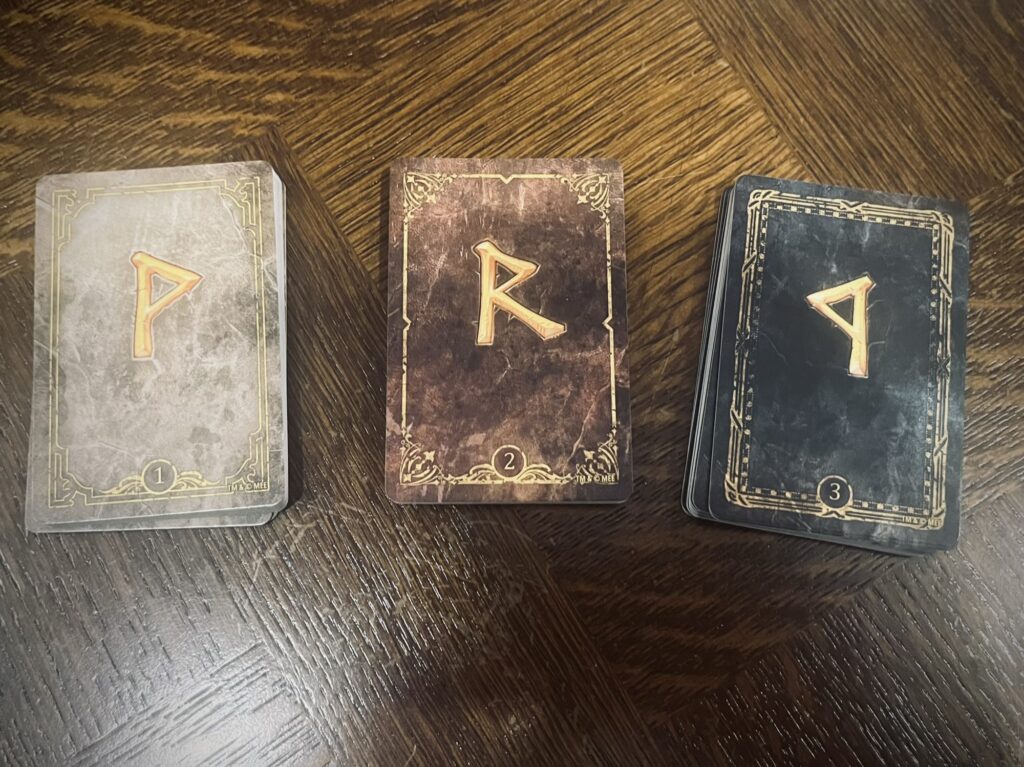 Les trois paquets des trois chapitres et leurs runes Cirth.