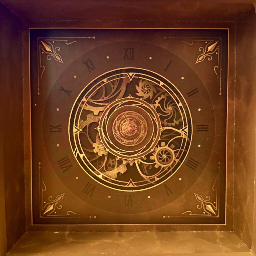 Même le fond de la boîte est magnifiquement décoré !