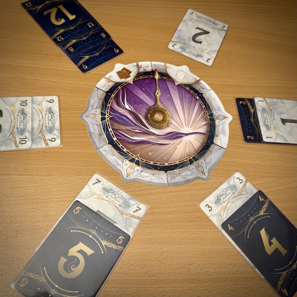 Et lors de la révélation des cartes, toutes les contraintes doivent être remplies.