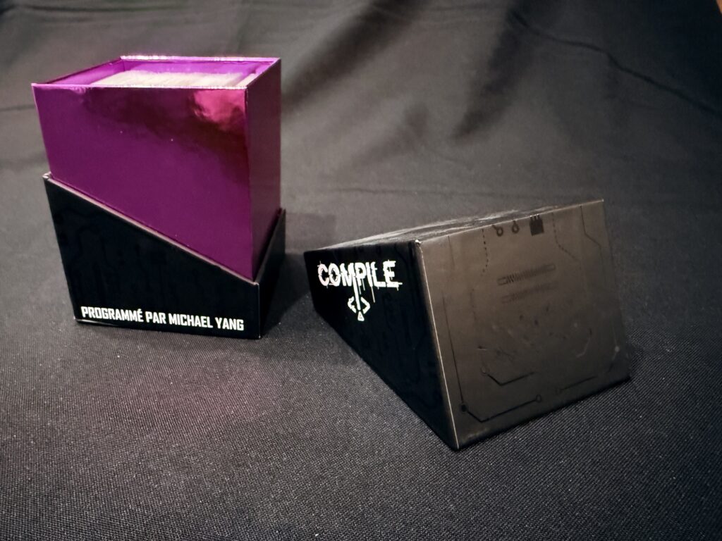 Ouverture de la boîte de Compile, pour le moins originale !