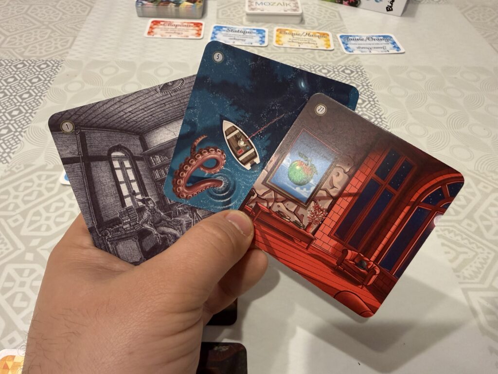 Une main de cartes, avec les numéros d'initiative